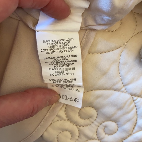 Isaac Mizrahi Beige Blouse. Size small. - Picture 6 of 6